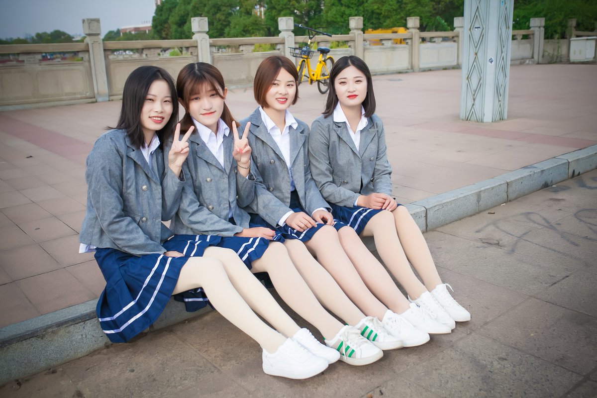 毕业小姐姐写真[88P+471M] #眼镜娘 #眼镜妹 #毕业照 #女大学生 #写真 
No.081825 预览全套尺度看置顶或私信 投稿：@007share 
眼镜娘圈子：https://t.co/VSeJDJ4Yn7 https://t.co/ms1UquDNht