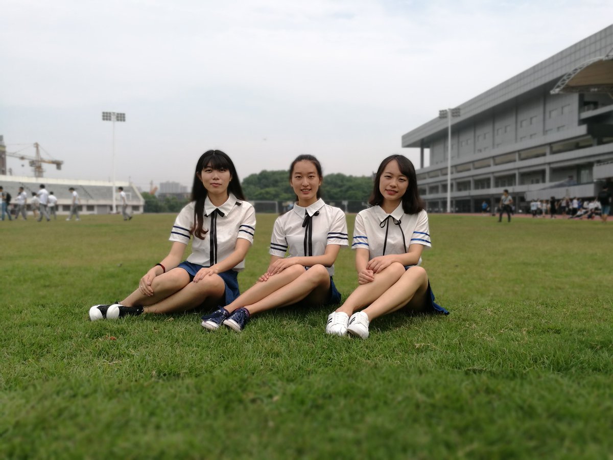 毕业小姐姐写真[164P+946M] #眼镜娘 #眼镜妹 #毕业照 #女大学生 #写真 
No.082421 预览全套尺度看置顶或私信 投稿：@007share 
眼镜娘圈子：https://t.co/VSeJDJ4Yn7 https://t.co/8qZBYcIRT0