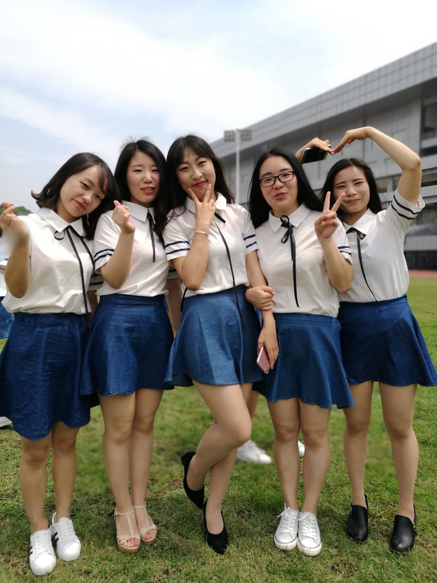 毕业小姐姐写真[164P+946M] #眼镜娘 #眼镜妹 #毕业照 #女大学生 #写真 
No.082421 预览全套尺度看置顶或私信 投稿：@007share 
眼镜娘圈子：https://t.co/VSeJDJ4Yn7 https://t.co/8qZBYcIRT0