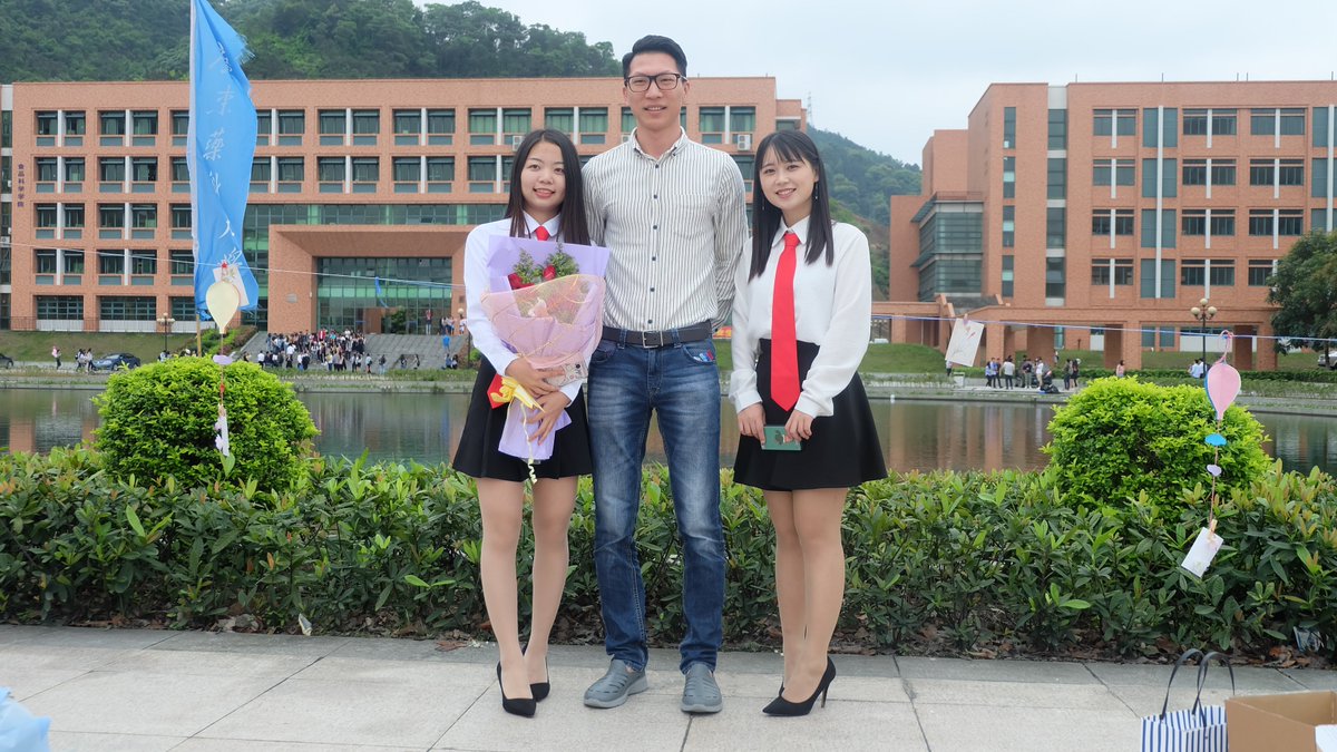 毕业小姐姐写真[34P+159M] #眼镜娘 #眼镜妹 #毕业照 #女大学生 #写真 
No.083119 预览全套尺度看置顶或私信 投稿：@007share 
眼镜娘圈子：https://t.co/VSeJDJ4qxz https://t.co/BheW1Lxem4