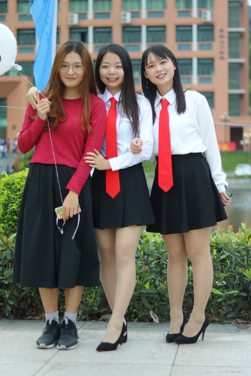 毕业小姐姐写真[34P+159M] #眼镜娘 #眼镜妹 #毕业照 #女大学生 #写真 
No.083119 预览全套尺度看置顶或私信 投稿：@007share 
眼镜娘圈子：https://t.co/VSeJDJ4qxz https://t.co/BheW1Lxem4