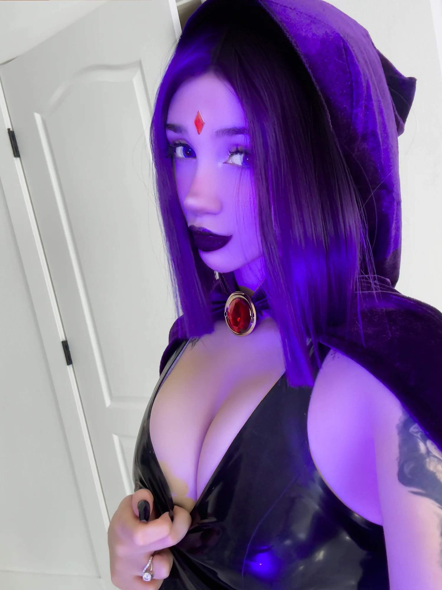 who asked for a Raven gf? https://t.co/WIZVOsjZIS
