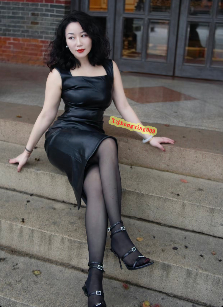 你手握这朵玫瑰觉得它廉价又百搭，殊不知这朵政瑰从不向别人盛开半分。 https://t.co/aDm2QoJEQK