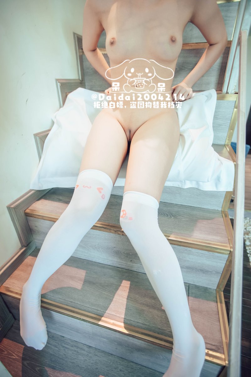 - “等一阵初秋的晚风，将洁白的裙摆轻轻吹动......”
@DaFoer_
@Daguidiyi
@Fojiangnice
@Xiaoxiaofoer https://t.co/ZCFzbxGHIq