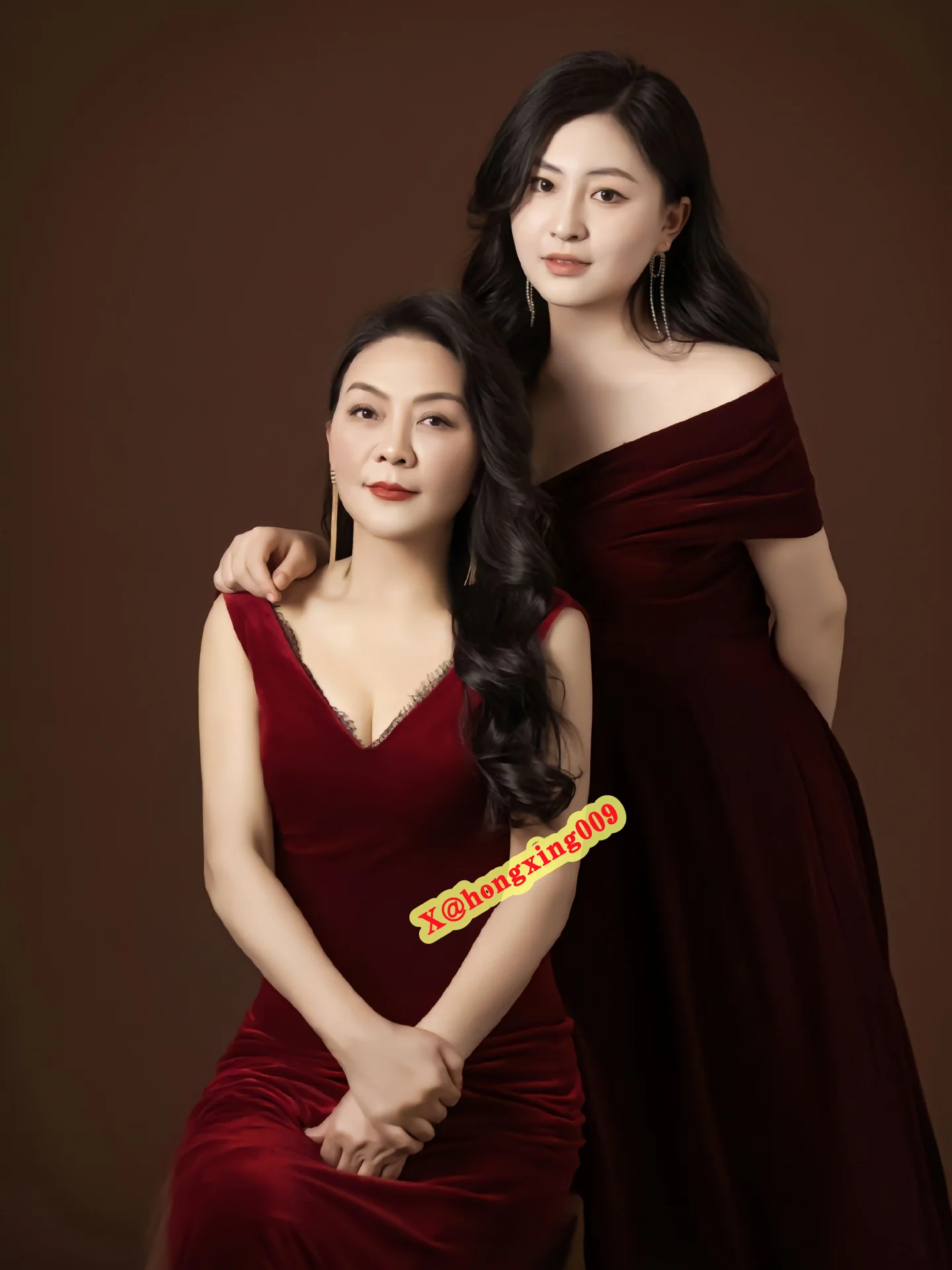 极品风韵母女花，要妈妈还是女儿？ https://t.co/VOHUiRliiT