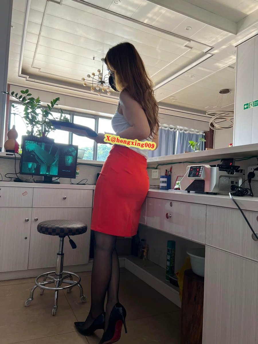 前台上班的黑丝熟女阿姨 https://t.co/Pg1bRyCTM3