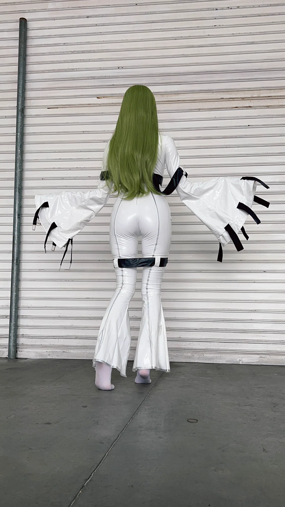 Cosplaying C.C. bare foot was the best idea https://t.co/HOCfKzr3zl