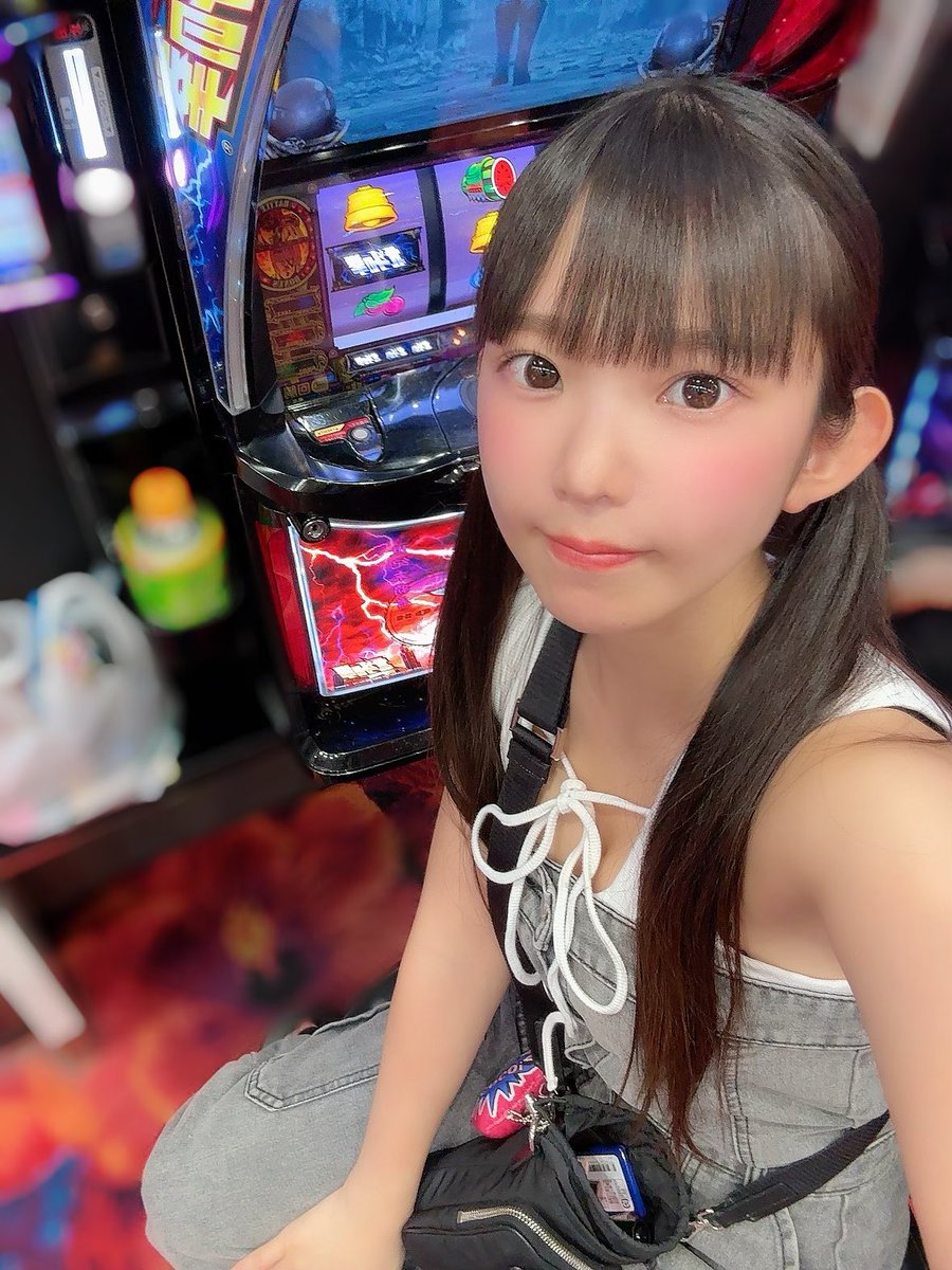 朝から会いに来てくれた皆さんありがとうー！✨
ちょっと久しぶりに北斗🤤
ケンシロウとおデート！
隣の方が初めてのパチスロ〜言うてもう無想転生入れてて笑った😂強すぎ😹❤️

#pr https://t.co/Ec3XP4Um1D