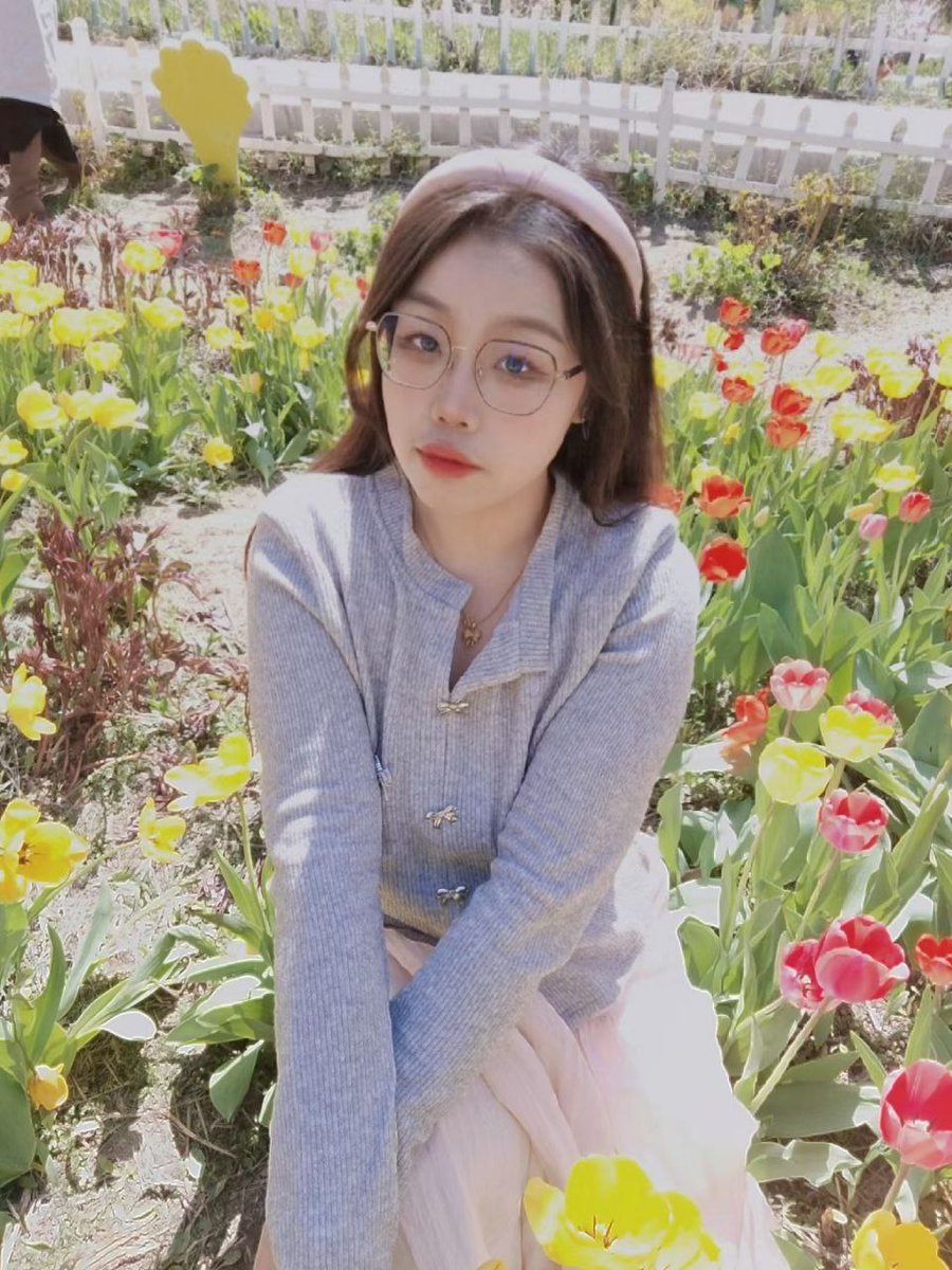 【网友投稿 No.1045】眼镜学姐 #眼镜娘 #眼镜妹 #投稿 #反差 #投稿曝光 #女友 #女友分享 #女友系列 #女同学 #女同事 https://t.co/FsAJyDvpT9