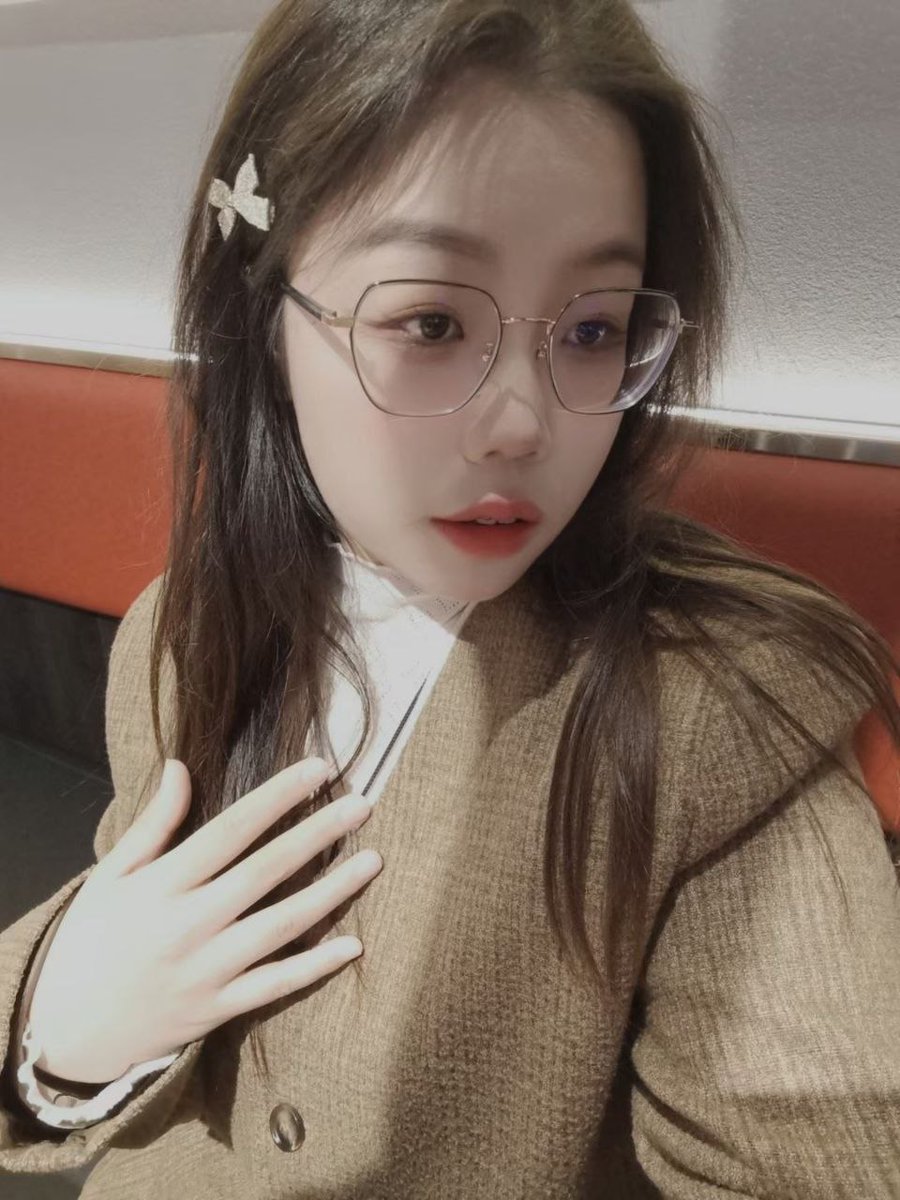 【网友投稿 No.1045】眼镜学姐 #眼镜娘 #眼镜妹 #投稿 #反差 #投稿曝光 #女友 #女友分享 #女友系列 #女同学 #女同事 https://t.co/FsAJyDvpT9