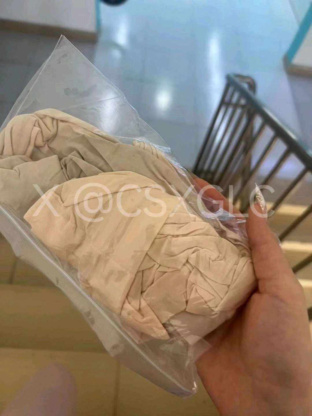 010和021地区，北京上海大佬投稿，分享身边的舞蹈艺术生原味资源，各种大袜、棉袜、舞蹈鞋、丝袜都有，都是帝都魔都各大艺术类高校的极品颜值妹子，已验证靠谱，有感兴趣和想购买的同好可私信。 https://t.co/d6l4qfW1sa