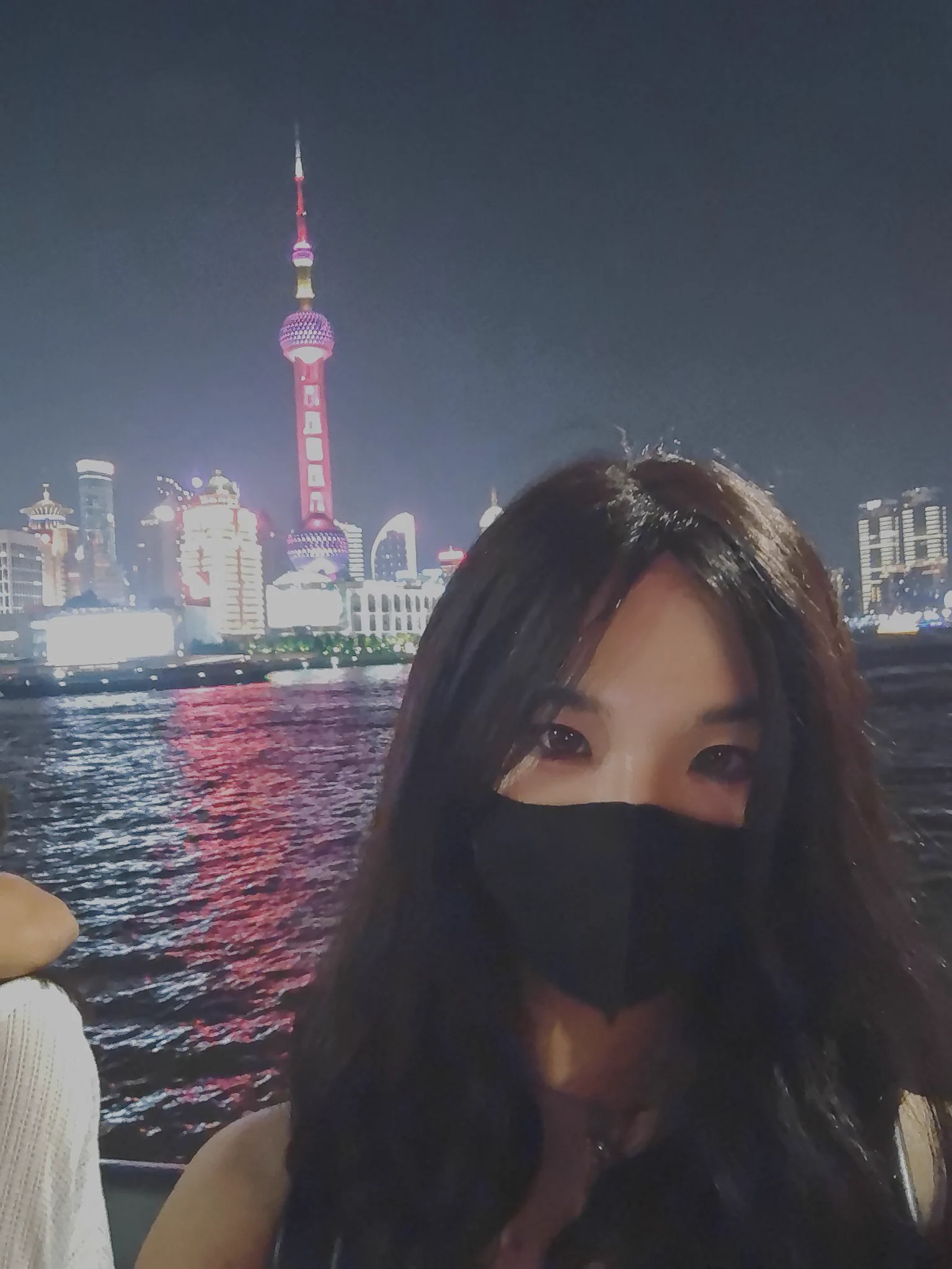 溜了溜了上海给同学送了结婚的份子钱话说现在投行降薪这么严重吗？同学中信建投的感觉砍了50%？他是不是在诓我？ https://t.co/YpFvaY7qF5