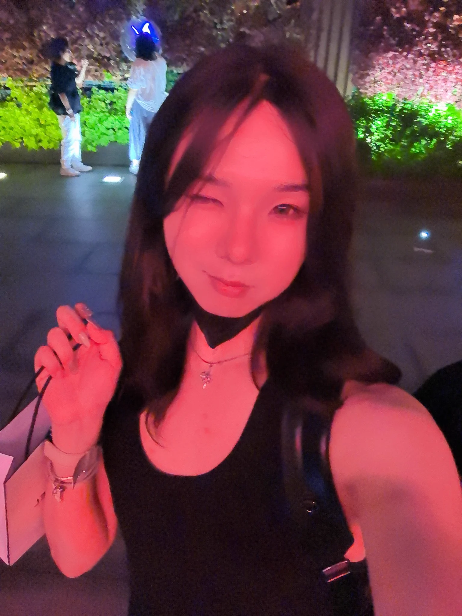 溜了溜了上海给同学送了结婚的份子钱话说现在投行降薪这么严重吗？同学中信建投的感觉砍了50%？他是不是在诓我？ https://t.co/YpFvaY7qF5