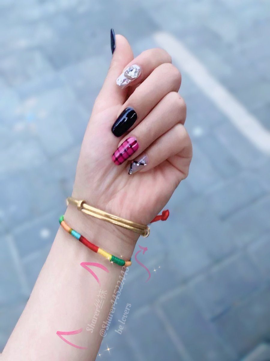 6月初做的💅…
最多只能保持2个月…
现在成这样了🤭～
卸美甲是一件很恐怖的事……
我超级害怕😱 https://t.co/2iZTcZpLVm