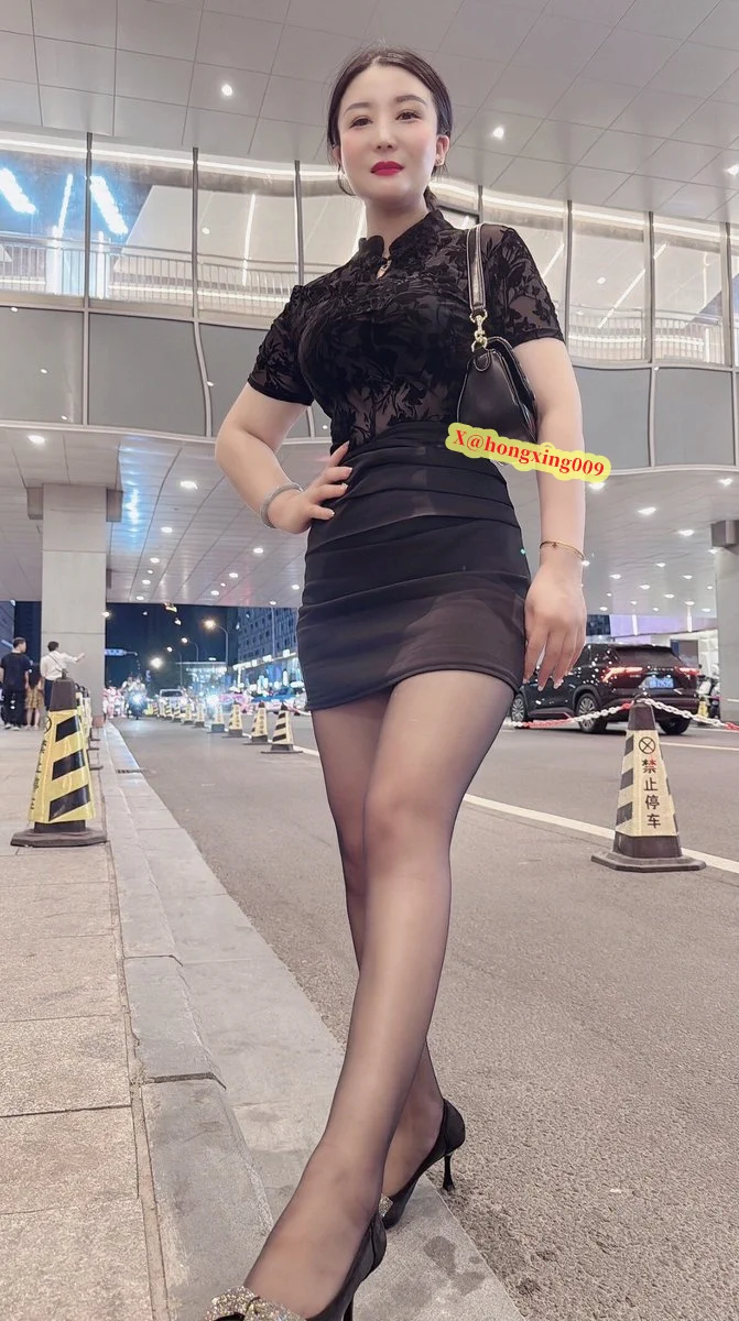 高跟黑丝御姐 长得很带劲🙃 https://t.co/jmvzi50UrM
