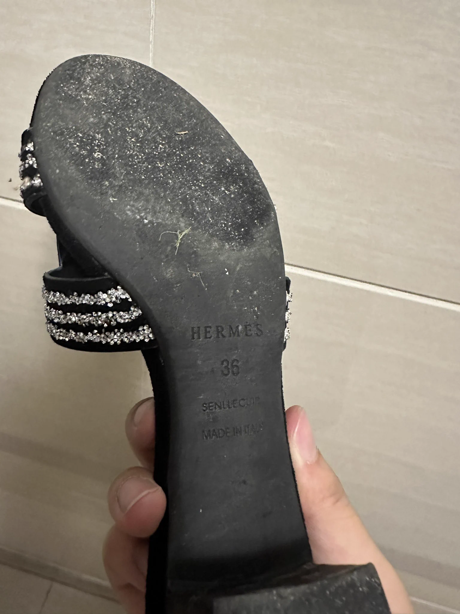 年度最佳 补图 真受不了这种顶美反差 在电梯里看见的是158臭脸高冷少妇 脚下踩着爱马仕脚泥拖鞋 在床上又是大哥的豹纹反差母狗 今晚再去看看偷偷拿走点什么寄给粉丝 或者 摄像头挂出来了 又或者 她搬走了… #扫楼 #射鞋 #反差 #原味 https://t.co/XZzdqathuB