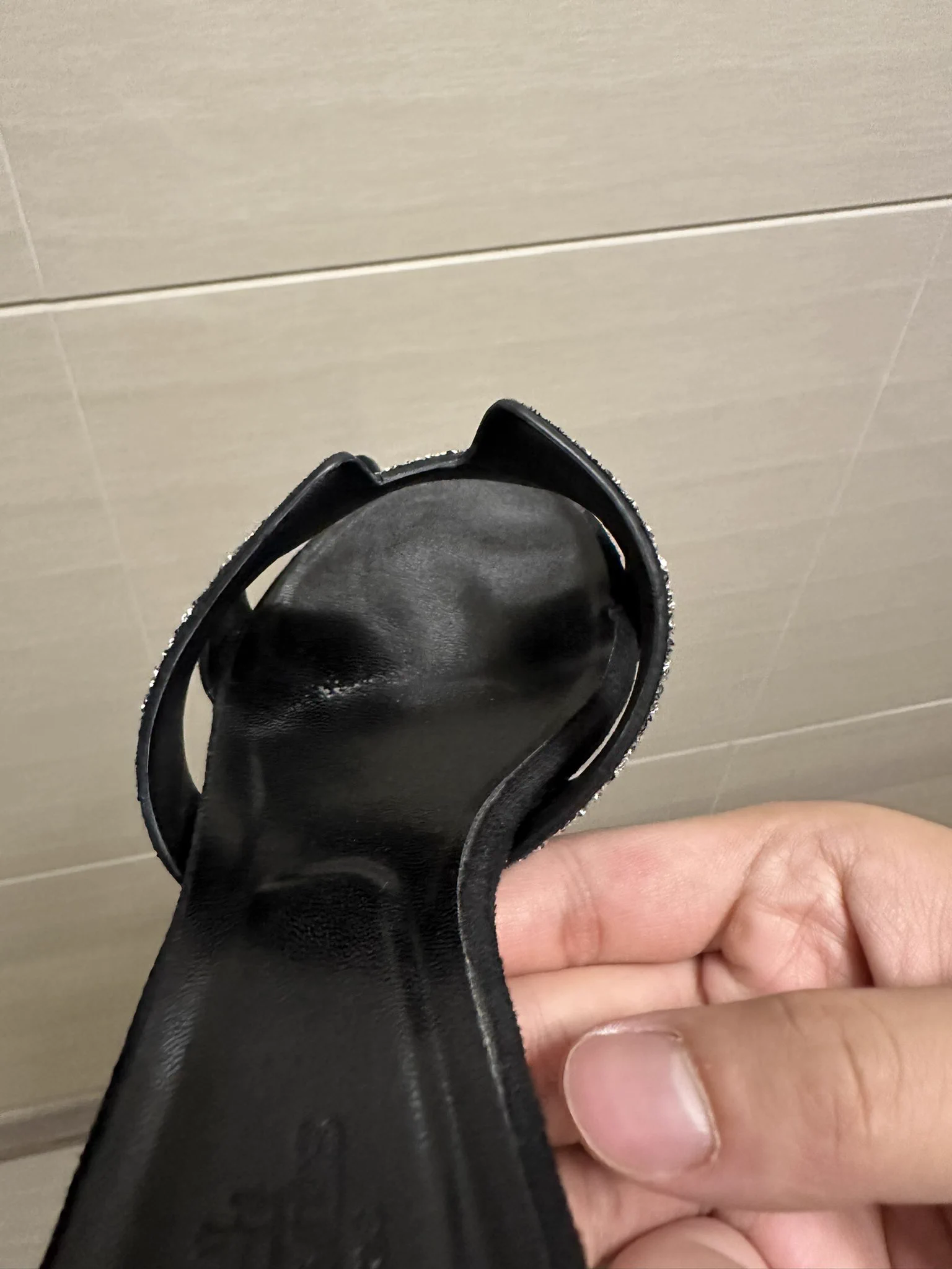 年度最佳 补图 真受不了这种顶美反差 在电梯里看见的是158臭脸高冷少妇 脚下踩着爱马仕脚泥拖鞋 在床上又是大哥的豹纹反差母狗 今晚再去看看偷偷拿走点什么寄给粉丝 或者 摄像头挂出来了 又或者 她搬走了… #扫楼 #射鞋 #反差 #原味 https://t.co/XZzdqathuB