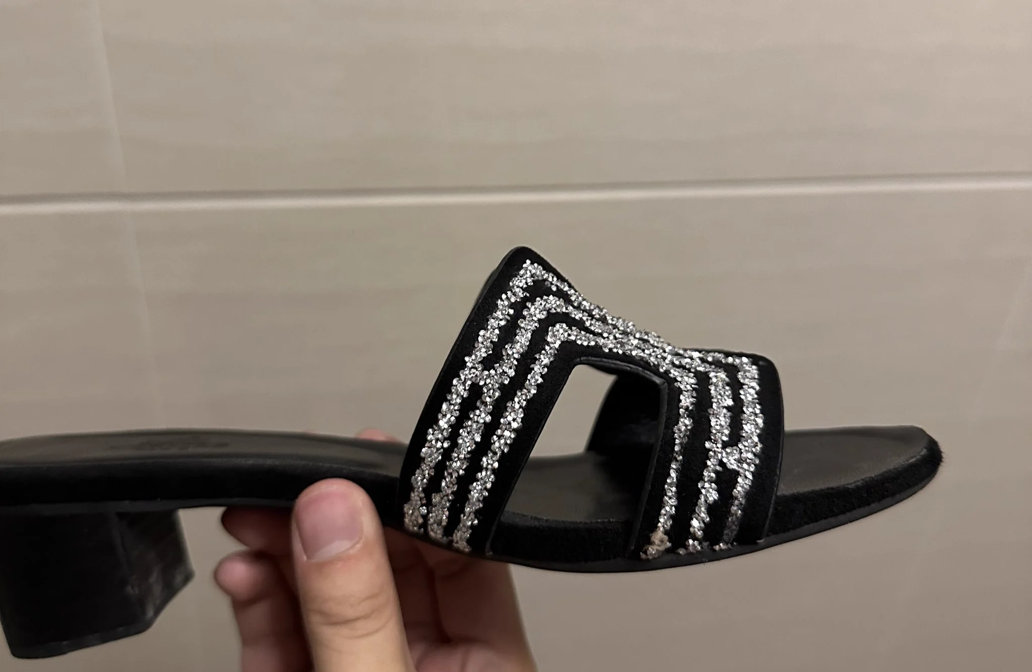 年度最佳 补图 真受不了这种顶美反差 在电梯里看见的是158臭脸高冷少妇 脚下踩着爱马仕脚泥拖鞋 在床上又是大哥的豹纹反差母狗 今晚再去看看偷偷拿走点什么寄给粉丝 或者 摄像头挂出来了 又或者 她搬走了… #扫楼 #射鞋 #反差 #原味 https://t.co/XZzdqathuB