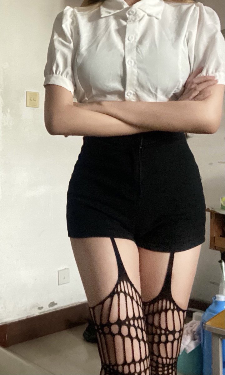 学校宿舍露出反差系列（47）
@Haosehou 
@riridashai 
@91qorn 
@911PornHub 

#反差 #反差女大学生 https://t.co/bQYih2qOrI