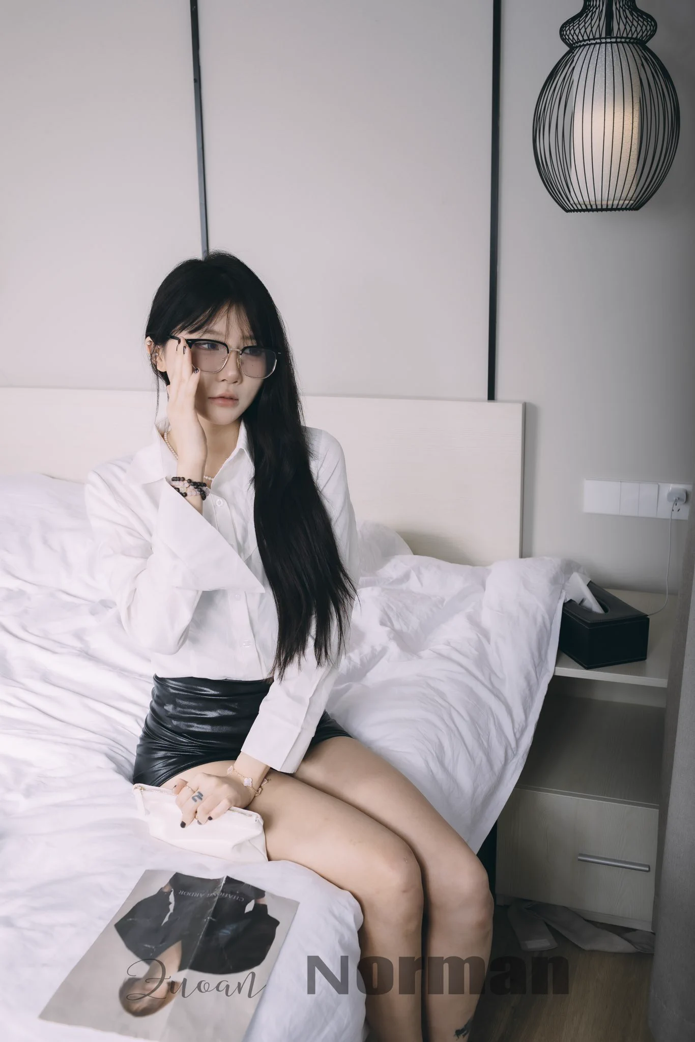 为什么戴了眼镜会显得更欲了呢🤔 https://t.co/CXhHEJnlKk