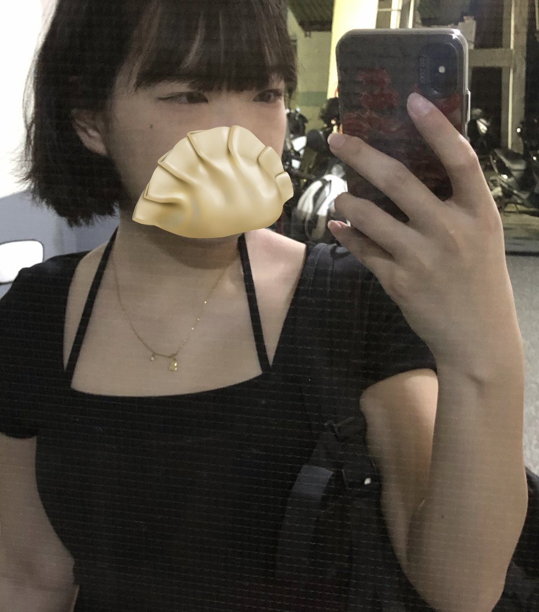 今天穿這件

回台南吃剉冰ㄉ時候
吃到一半店員突然走過來問我
這件衣服在哪裡買ㄉ

而且那店員超漂亮
居然有這個榮幸被問
我何德何能ㄚ😭🤌 https://t.co/A5GsMRpr08