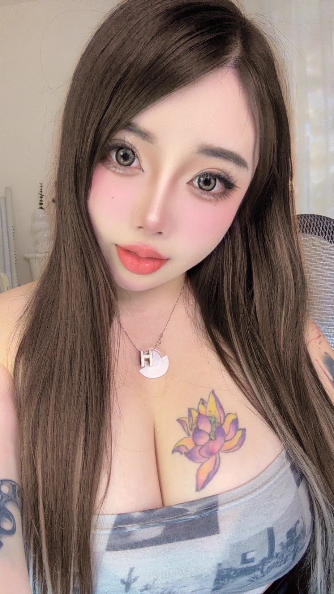 這個特效妝畫不出來 只能用一下😂 https://t.co/OrU4BJcw3j