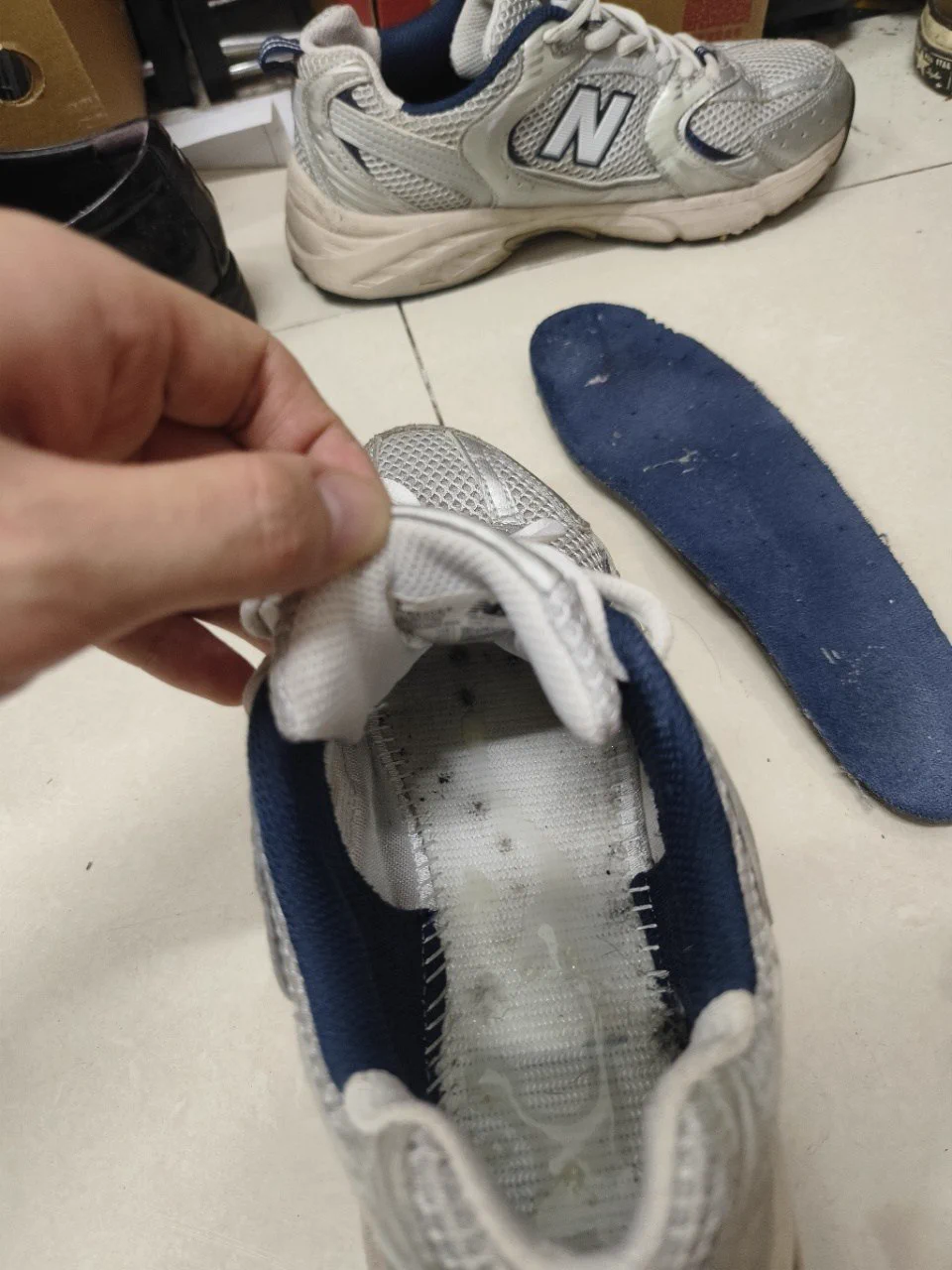 同好投稿，趁开学前探索大学女生宿舍，直接在宿舍里开玩，射完不清理直接放回。 https://t.co/bd0g89sCGq