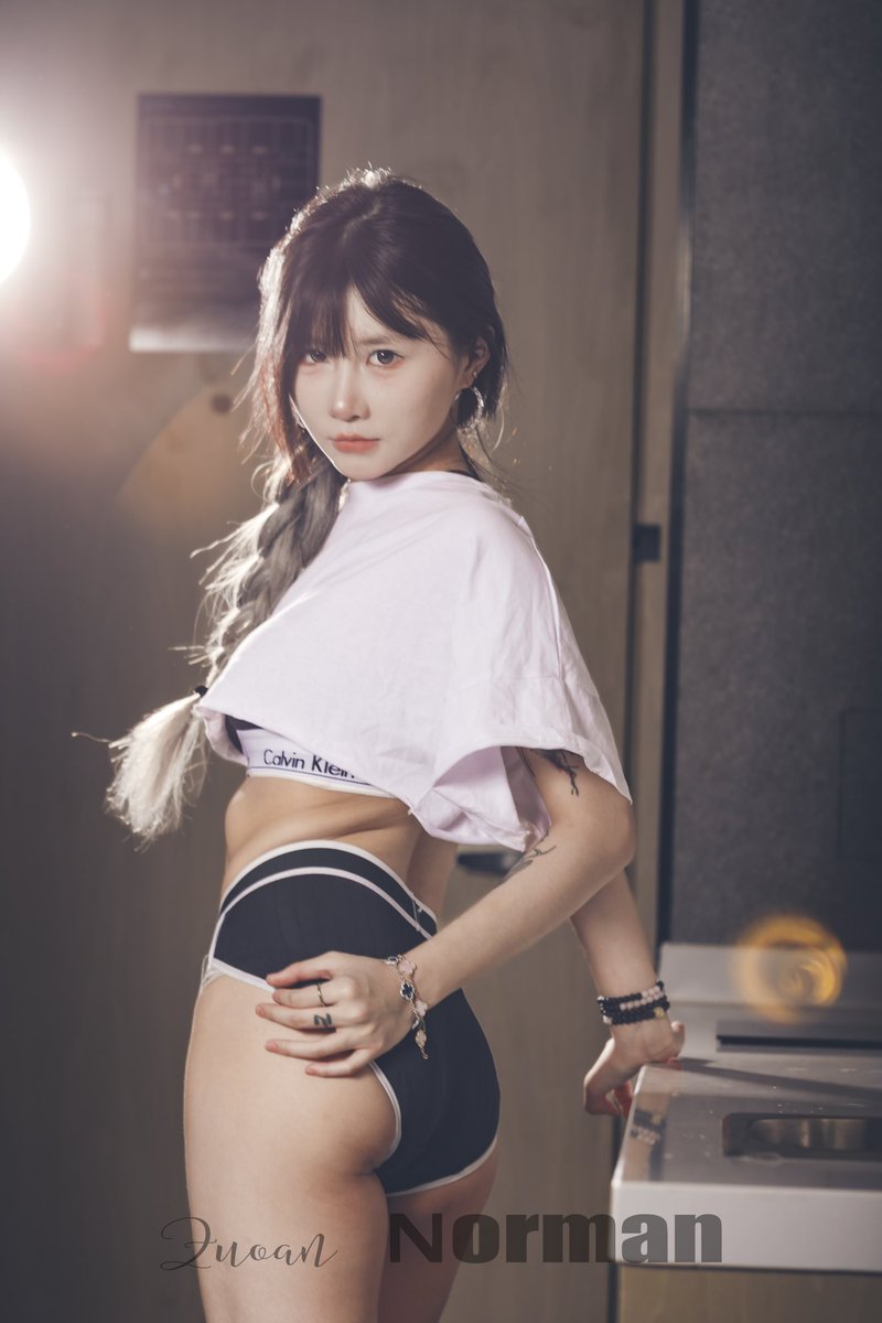 转身回眸的眼神很绝 https://t.co/ur513Kkx88