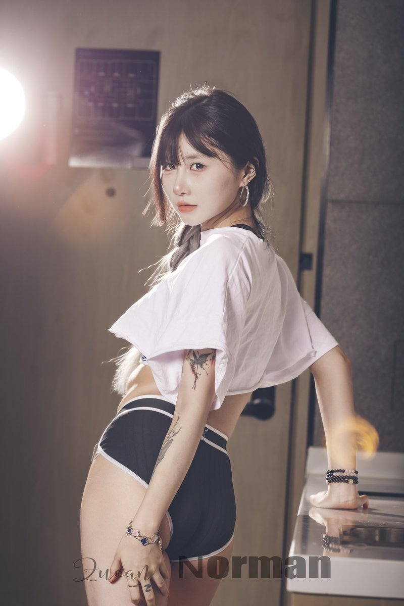 转身回眸的眼神很绝 https://t.co/ur513Kkx88