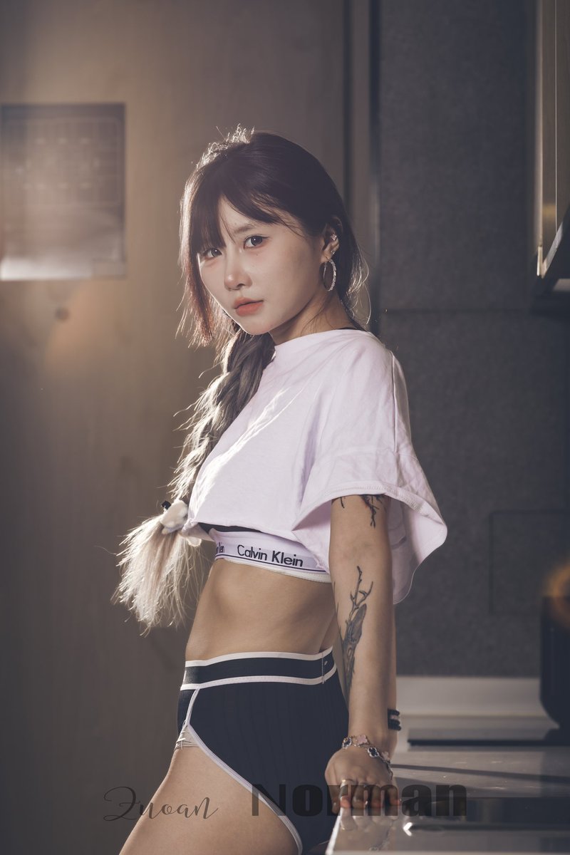 转身回眸的眼神很绝 https://t.co/ur513Kkx88