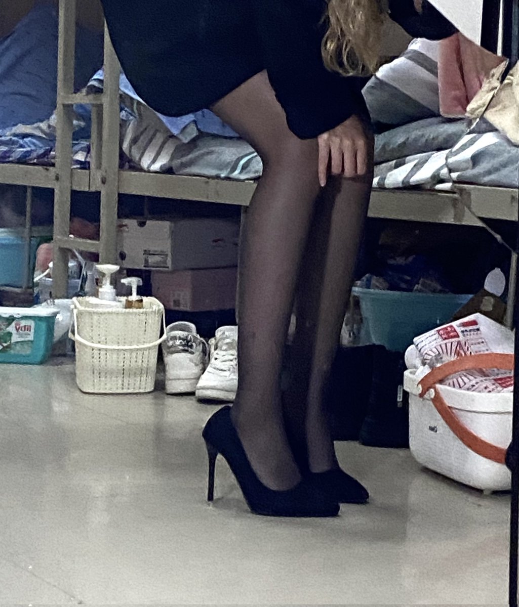 学校宿舍露出反差系列（48）
@Haosehou 
@riridashai 
@91qorn 
@911PornHub 

#反差 #反差女大学生 https://t.co/ZrFgULdTQw