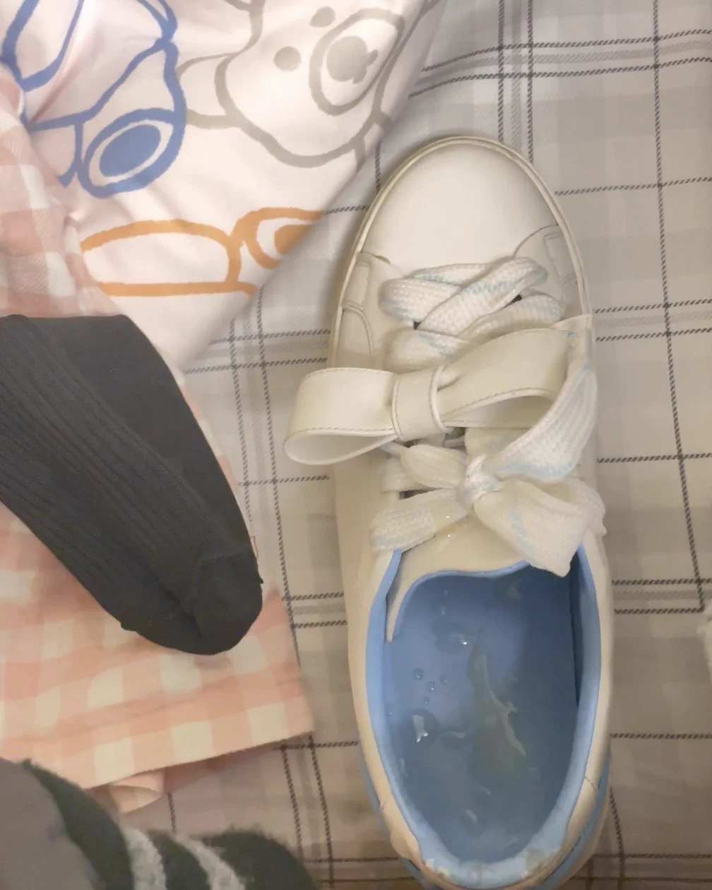 海外留学生同好投稿分享，极品台湾留学生小姐姐，趁去她宿舍玩，直接射满lv小骚鞋，顺便带走几双没洗的酸香白袜，射完之后一周内pyq穿着鞋发了两次。 @jwickbman https://t.co/W1vlXbmYCo