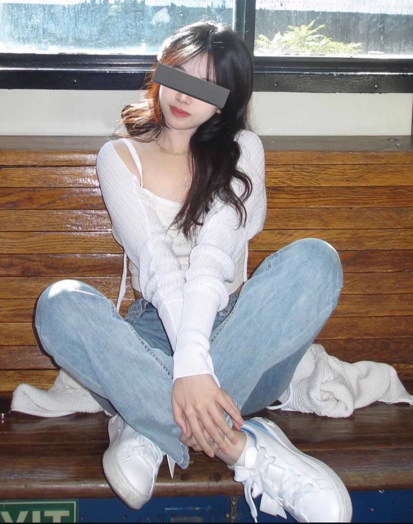 海外留学生同好投稿分享，极品台湾留学生小姐姐，趁去她宿舍玩，直接射满lv小骚鞋，顺便带走几双没洗的酸香白袜，射完之后一周内pyq穿着鞋发了两次。 @jwickbman https://t.co/W1vlXbmYCo