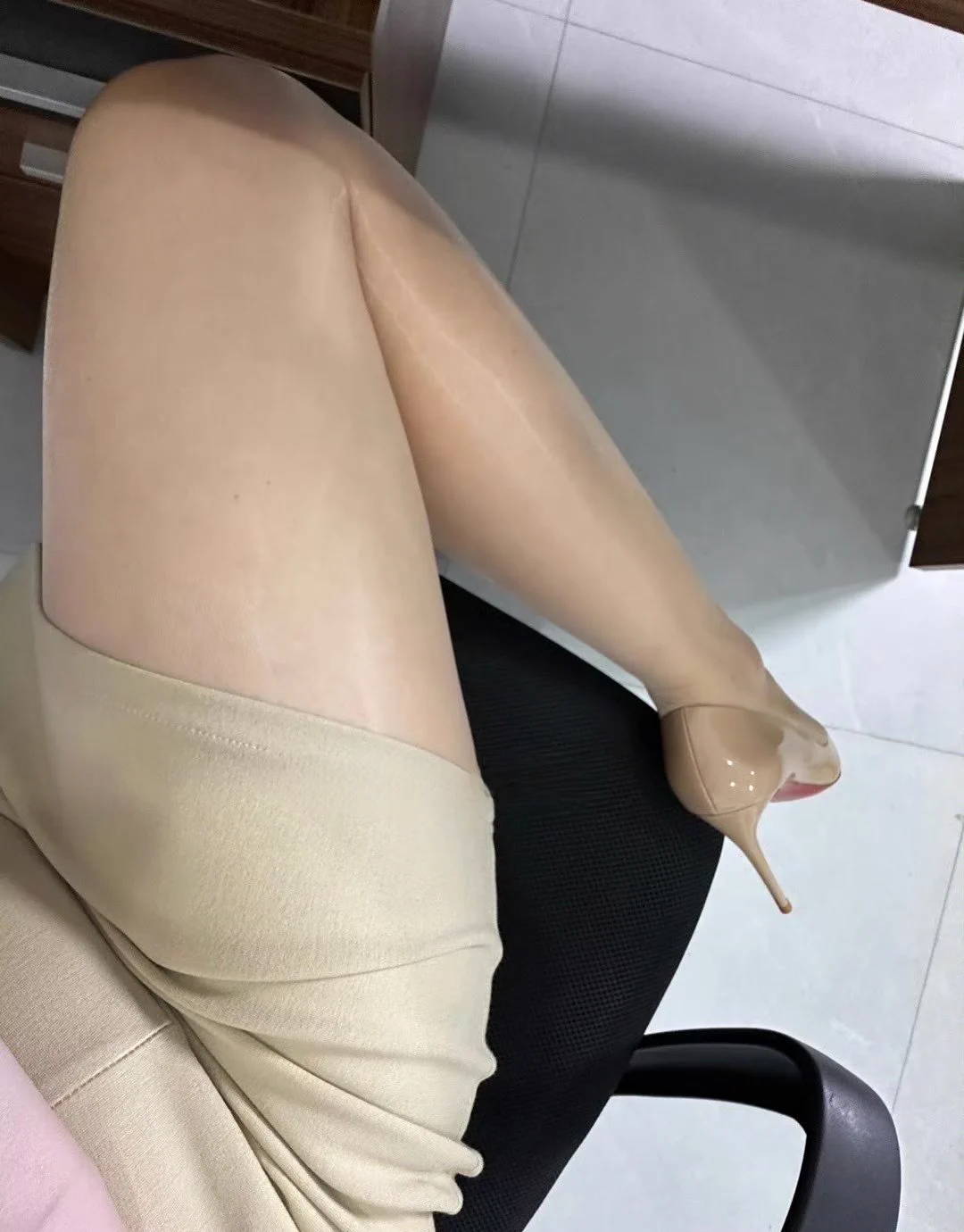 撞桌角上了，痛死了， https://t.co/pI9SKNFrg6
