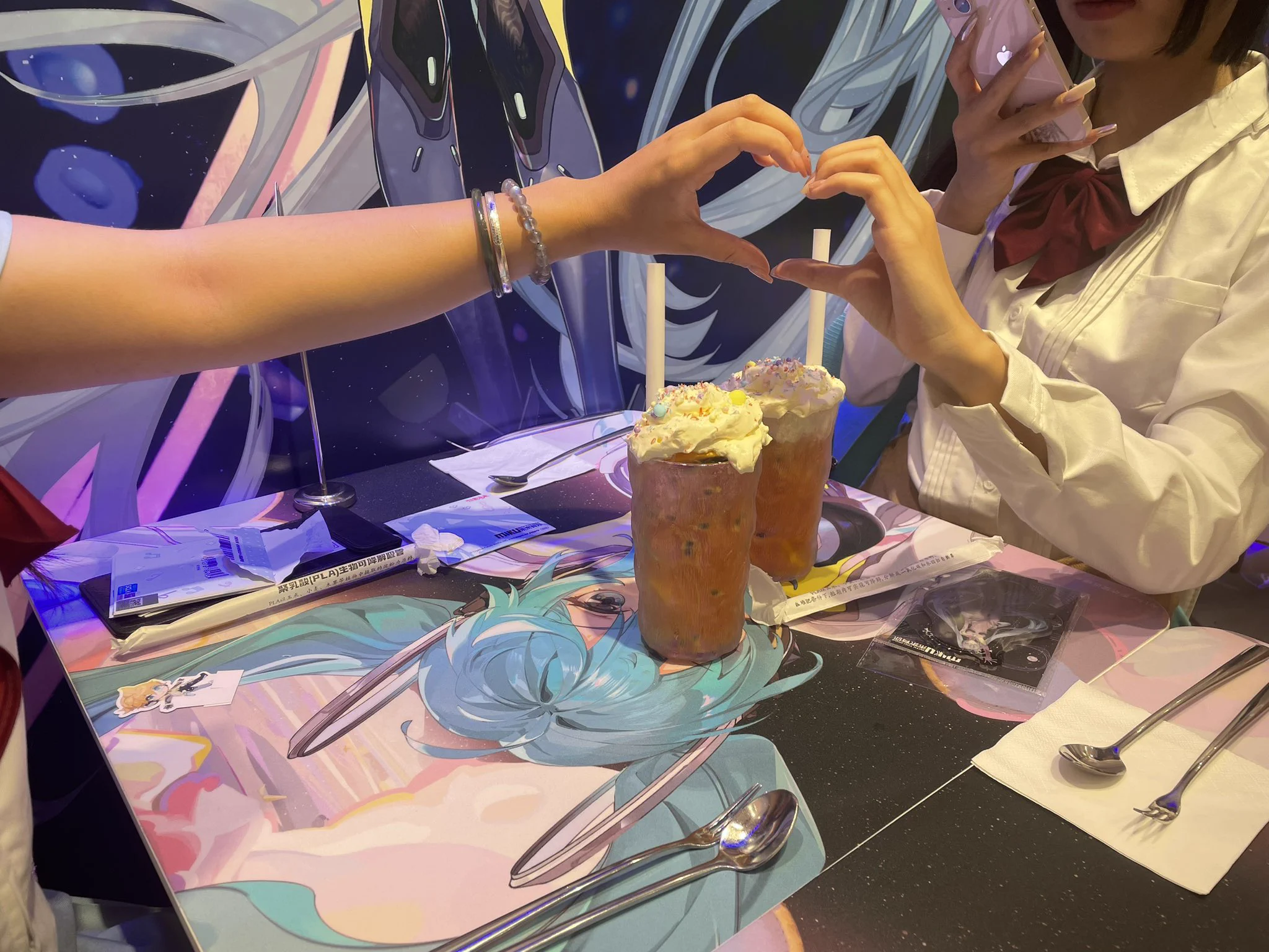 小辞&amp;然崽史诗级会晤in Shanghai https://t.co/eFsD9UmAHm