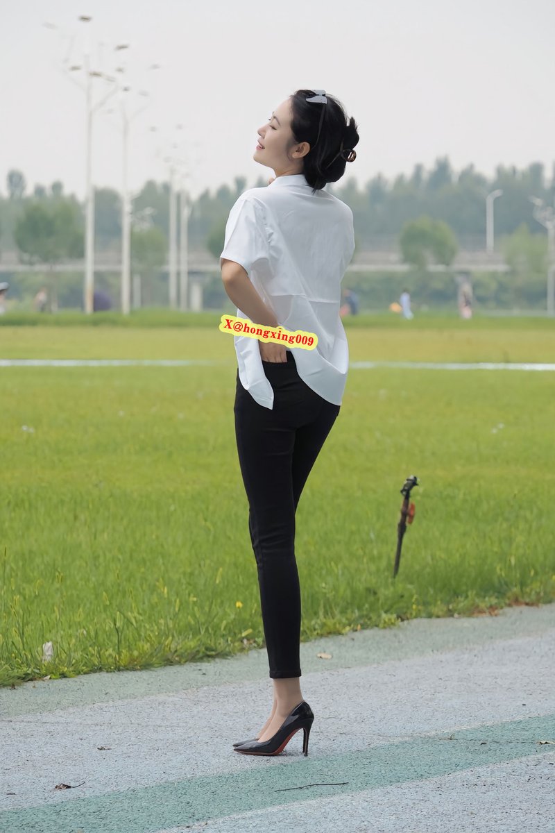 此夜原应是良辰好光景，奈何难寻当年身影。 https://t.co/RKRXB3pYUu