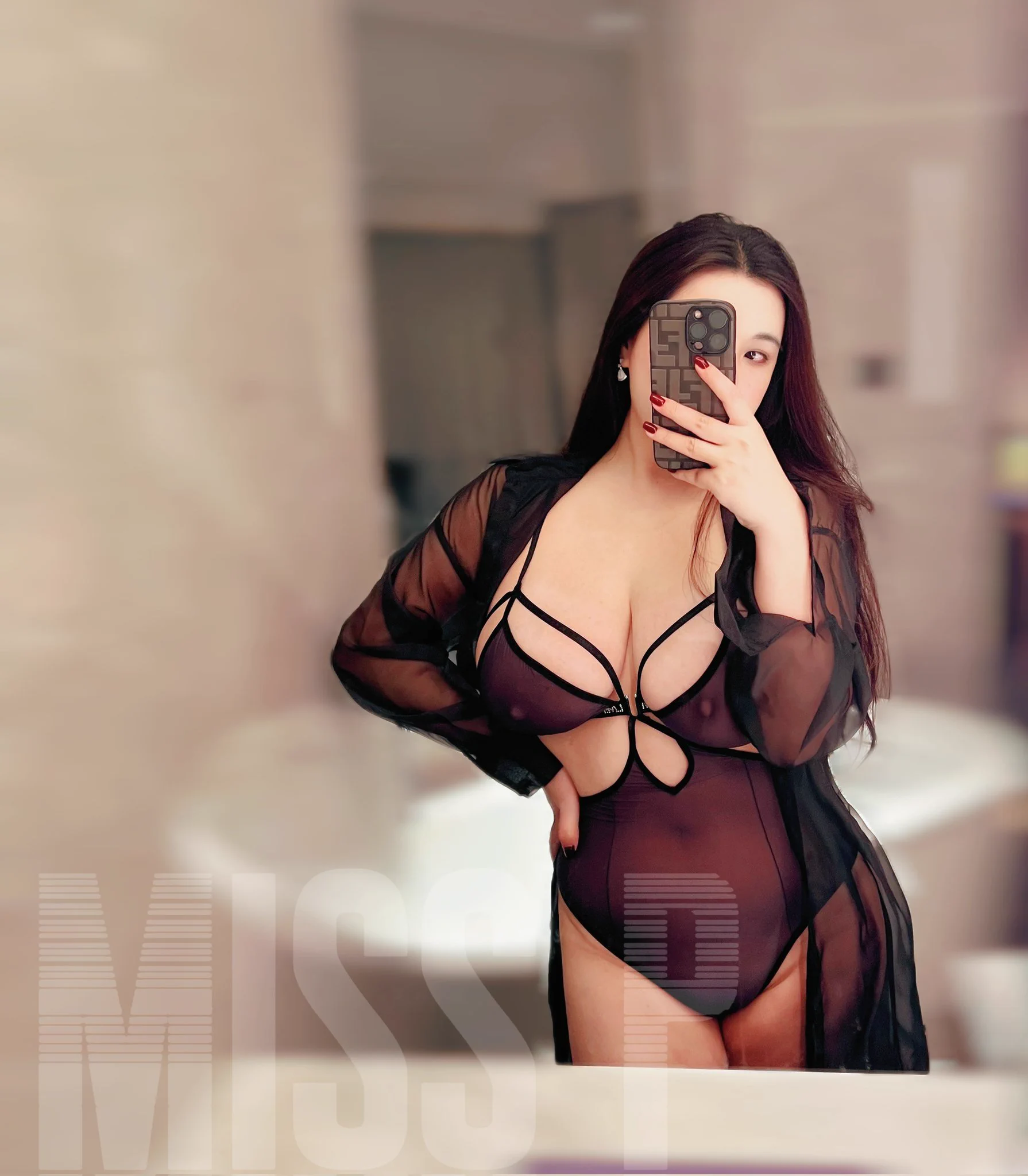 偶尔也要做一下女王👑
连体衣&amp;纱衫来自【涞觅】
@limerencem https://t.co/ioFCZehRBk