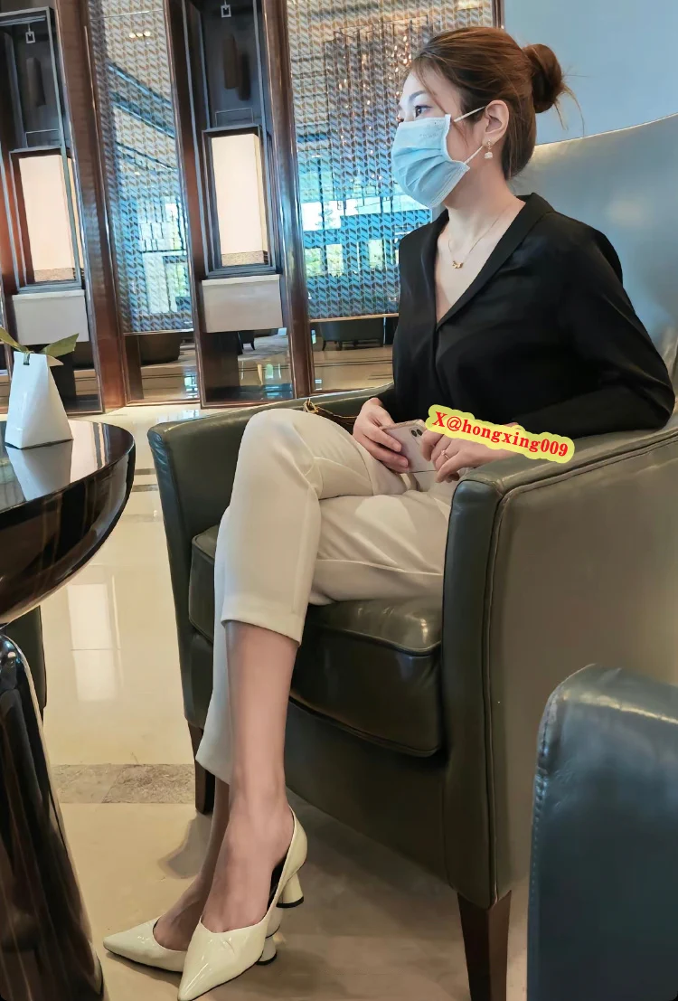 口罩遮不住阿姨的风韵气质 https://t.co/4vsVNqdjLY