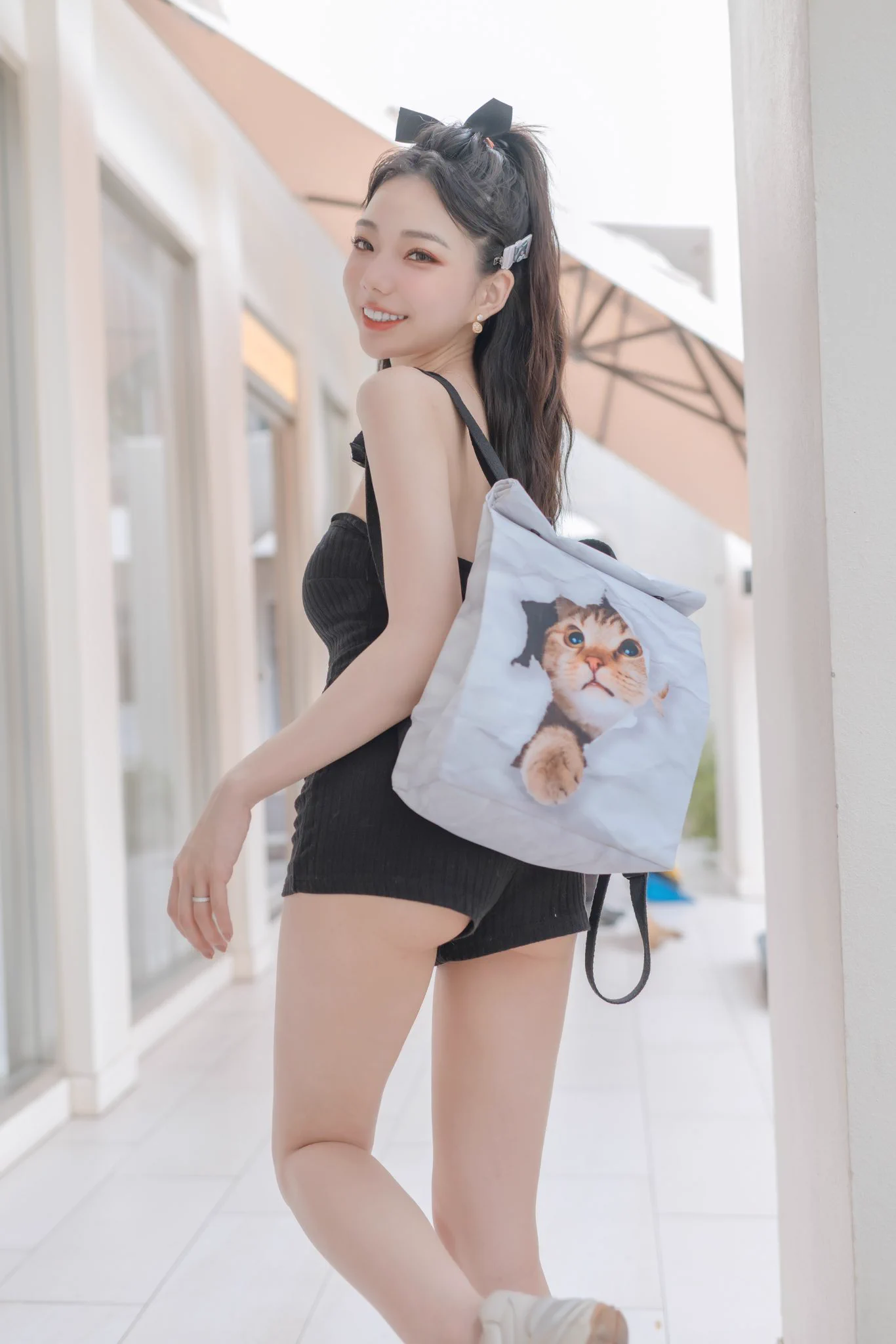 🇹🇭在泰國一直洗助理買這個包然後我再跟他借來拍照😎計畫通（？🎀每晚10:30pm 抖音直播～ https://t.co/waHavqc50T🎀啾啾感謝祭簽書會報名表單https://t.co/JZzuMJbdfV https://t.co/vlCoZkC0LN