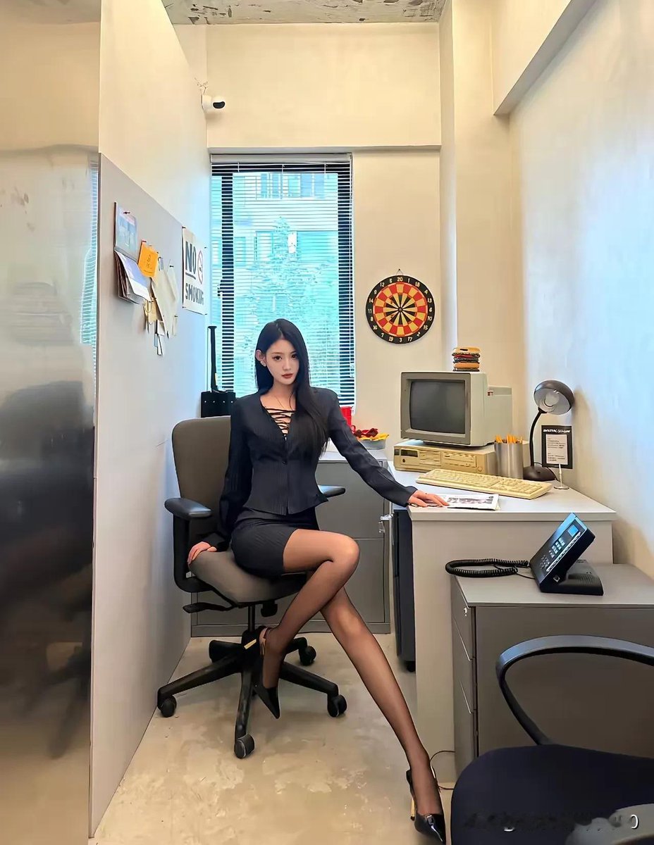 新來的女秘書用什麼抵抗她😍😍😍 https://t.co/L2f3QcdoRw