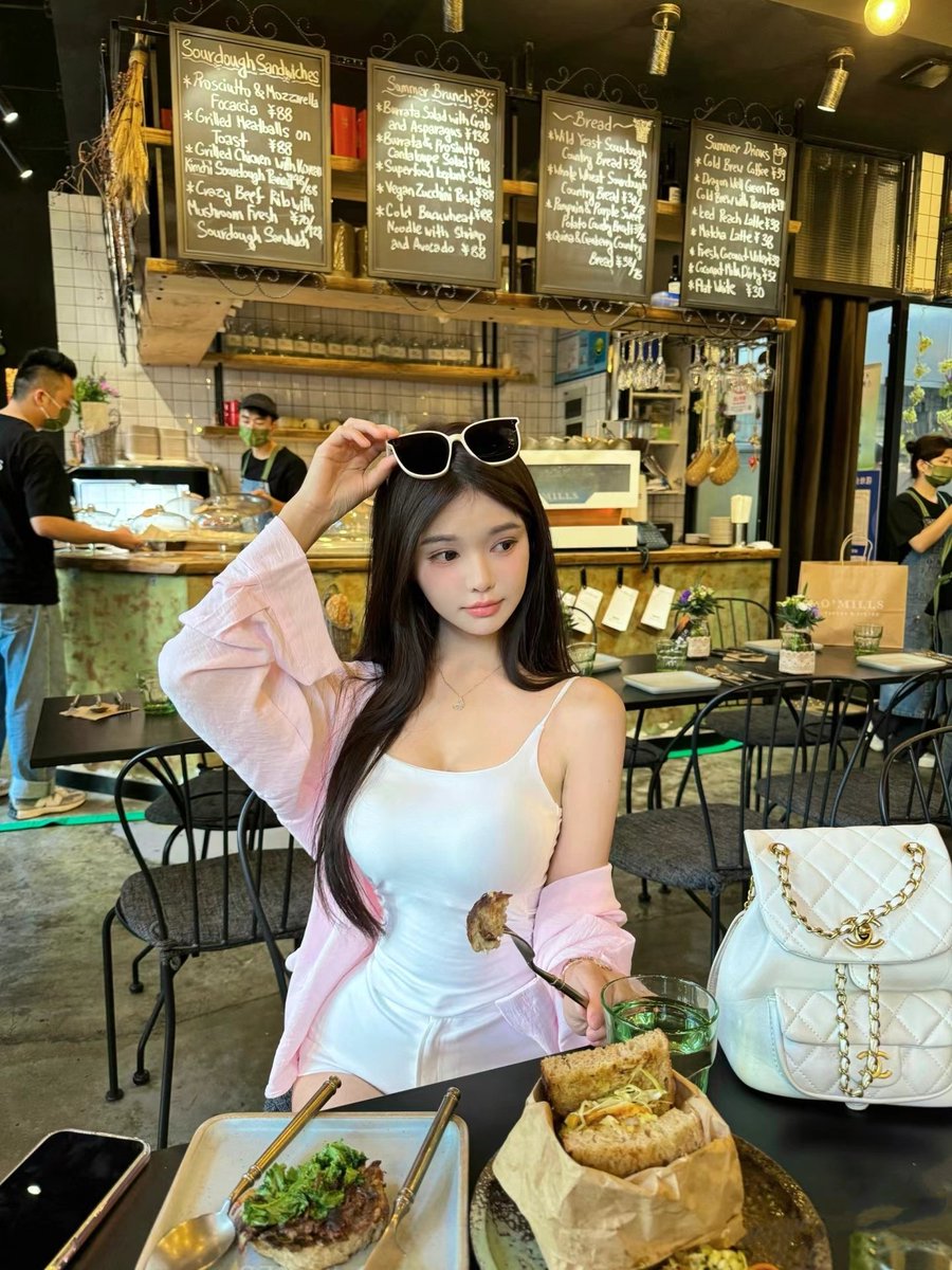 中午不好好吃饭的后果就是
这个点饿了
下午茶的点都还没到 https://t.co/1tzEjxx0wm