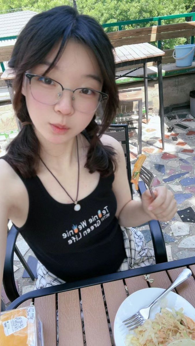 【网友投稿 No.1050】清纯眼镜女同事 #眼镜娘 #眼镜妹 #投稿 #反差 #投稿曝光 #女友 #女友分享 #女友系列 #女同学 #女同事 https://t.co/Q64Z5kRjUF