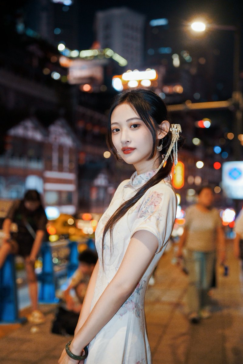 没有灯的洪崖洞 https://t.co/YbfrWxrqp0