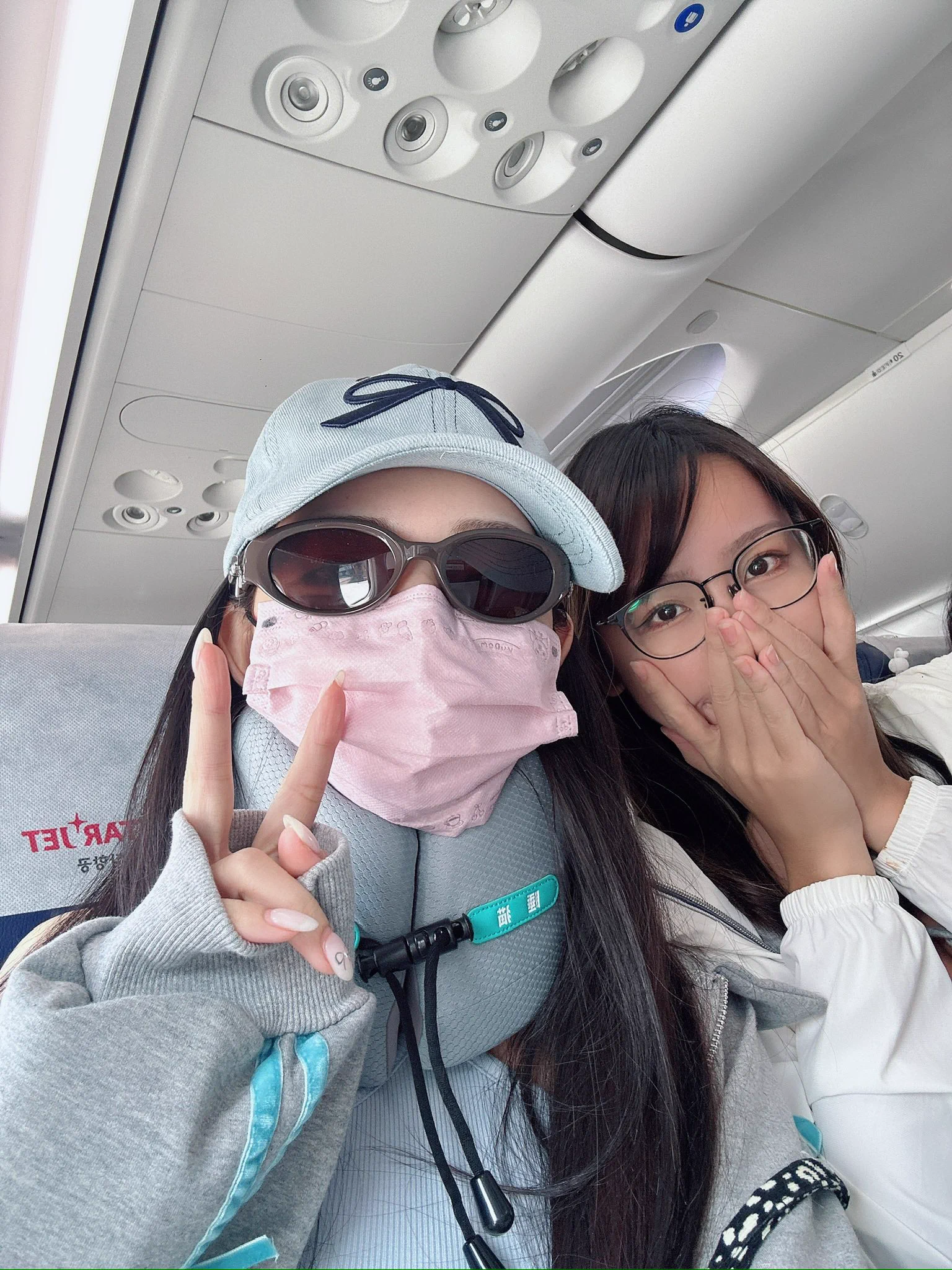 就不信都包成這樣了還有人認得出我們是Kiki跟Yumi🤫🎀百大女郎投票記得每天投給我https://t.co/CoeHBbOxuz🎀加入啾啾賴社群https://t.co/qHde3goYpv🎀啾啾感謝祭簽書會報名表單https://t.co/JZzuMJbL5t https://t.co/VVl0NAJeot
