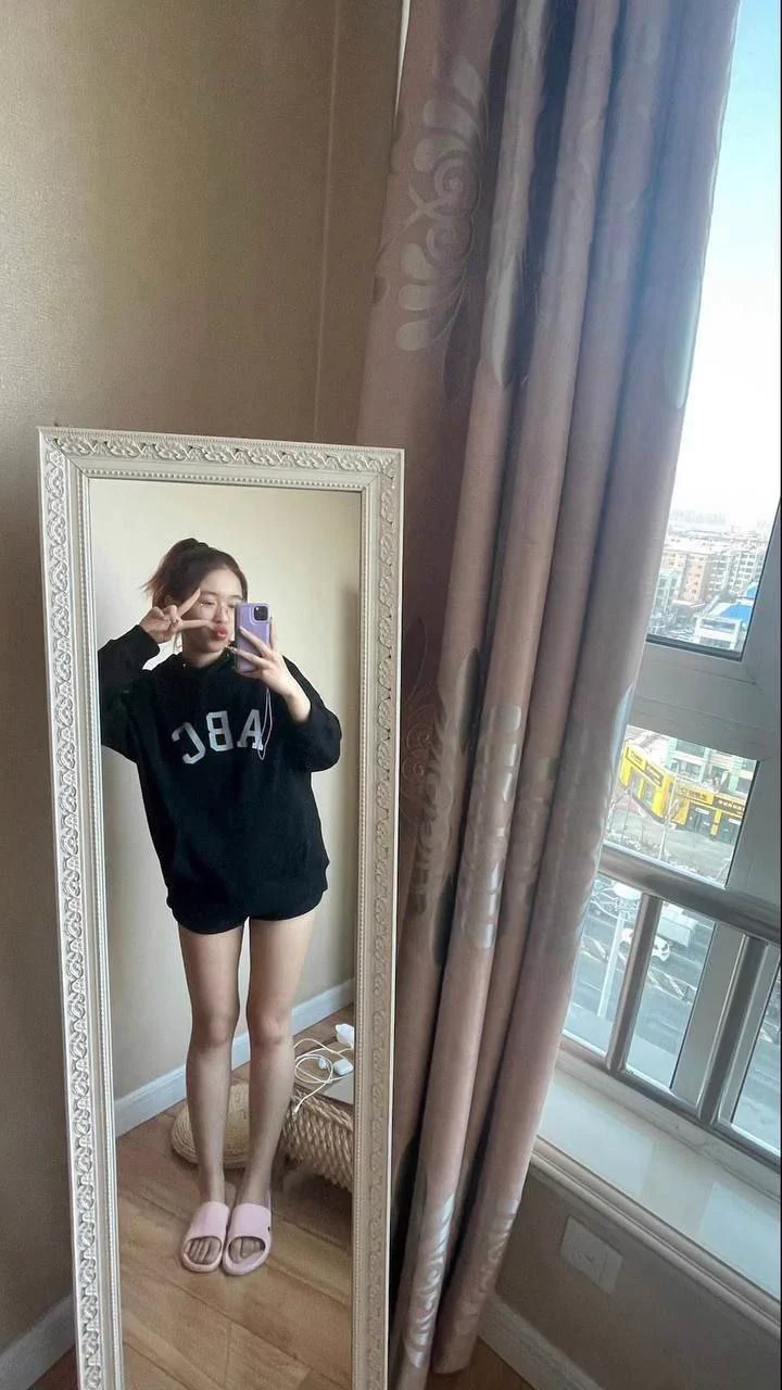 【网友投稿 No.1054】知性眼镜小姐姐 #眼镜娘 #眼镜妹 #投稿 #反差 #投稿曝光 #女友 #女友分享 #女友系列 #女同学 #女同事 https://t.co/NXToKSlbOm