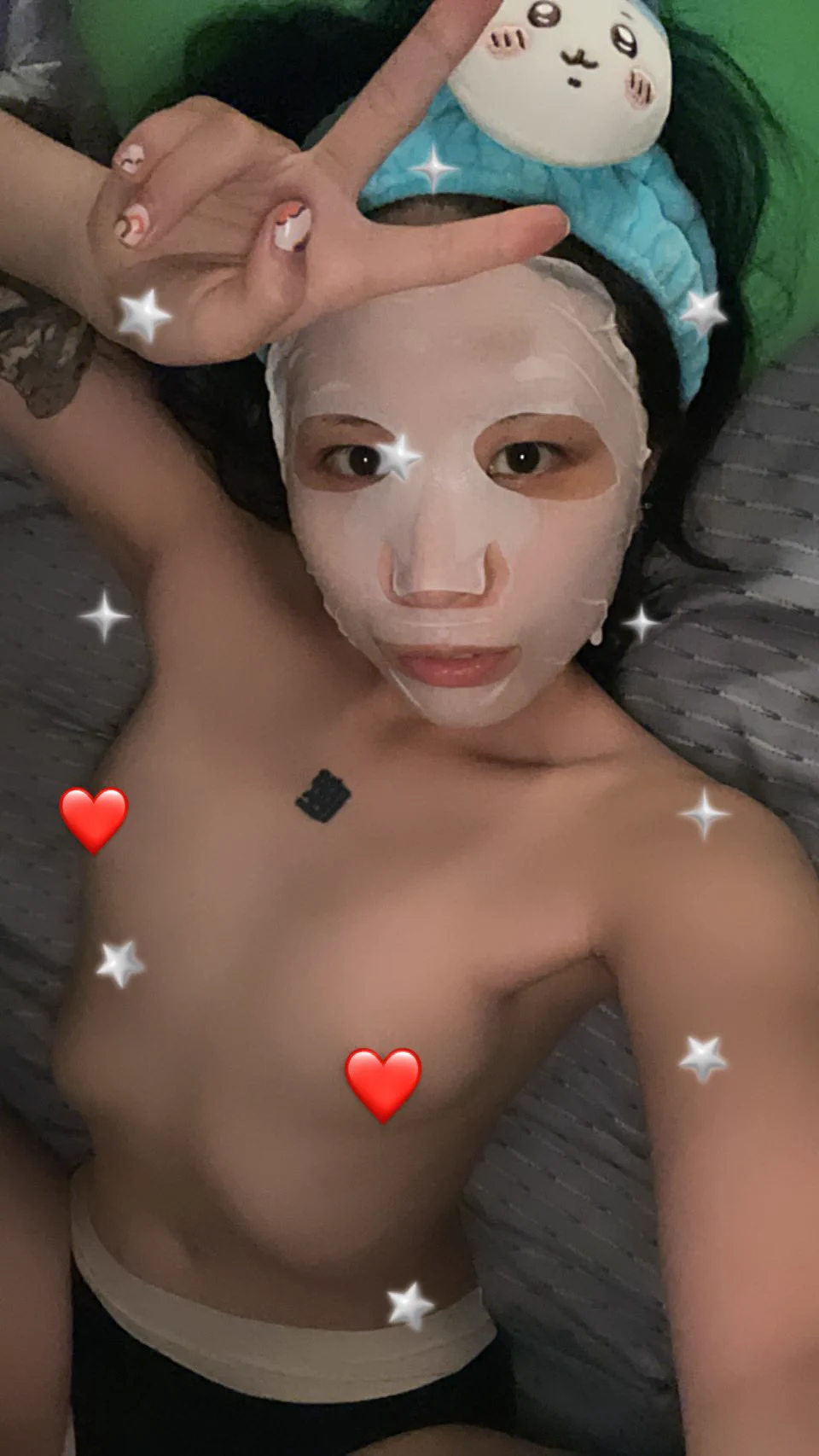 雖然敷面膜拍照有點嚇人但愛漂亮是必須ㄉ❤️❤️❤️ https://t.co/iuRQuZhcUF