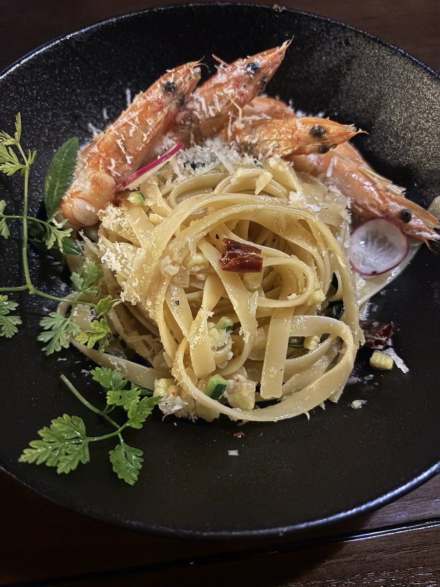 健康養生行程結束之後是不健康喝酒宵夜行程😂 https://t.co/zSiM2LXfeh