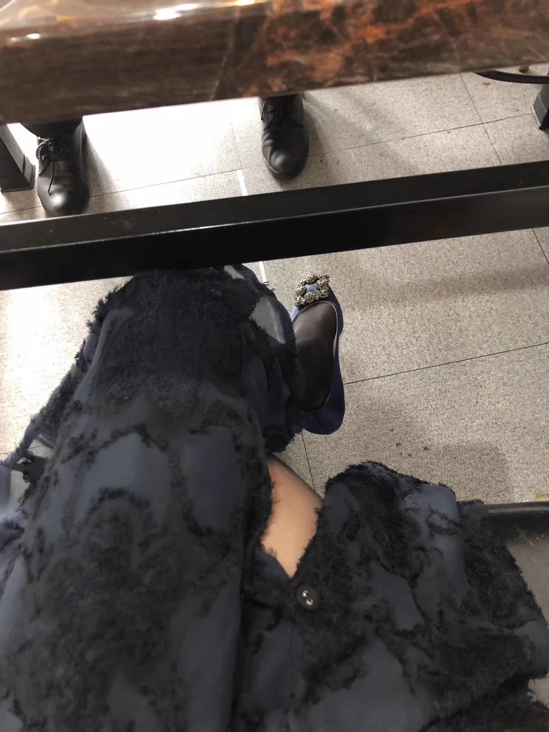 看见黑皮鞋就要喷了，想跪着求他狠狠踩我咋办 https://t.co/XrDbQUl4Q5