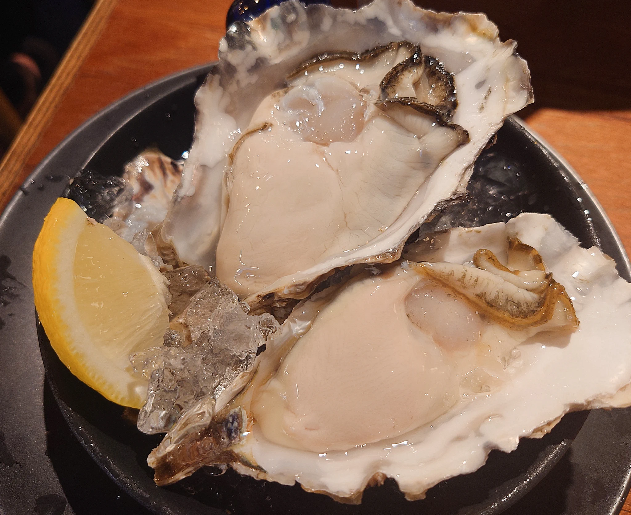三陸沖とか瀬戸内の牡蠣も美味しいけど、私は北海道仙鳳趾(せんぽうし)の牡蠣が一番好き！見つけたら食べてみて🦪 https://t.co/mJrprarwjB
