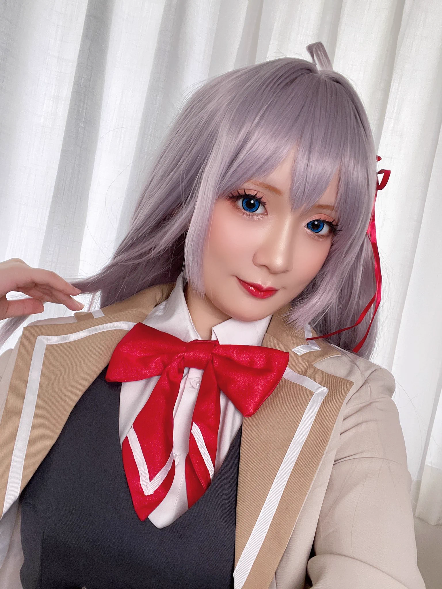 終於拍了艾莉❤️想不想一起當同學呢&gt;///&lt; https://t.co/dfWRQeLxr9